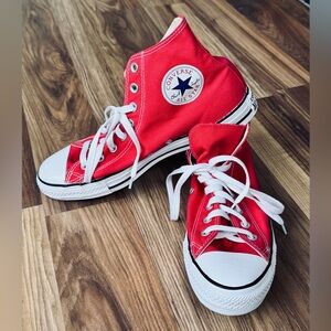 🛑RED! Converse Chuck Taylor All Star Canvas high tops - men 9/women 11/EUR 42.5